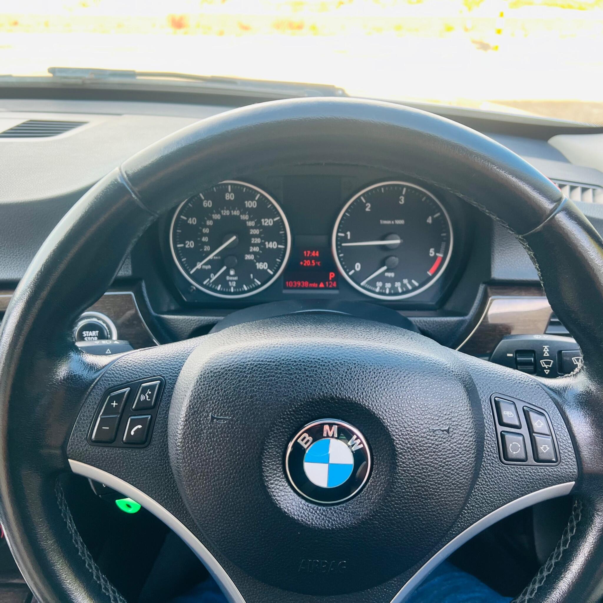 BMW 3 Series view 19