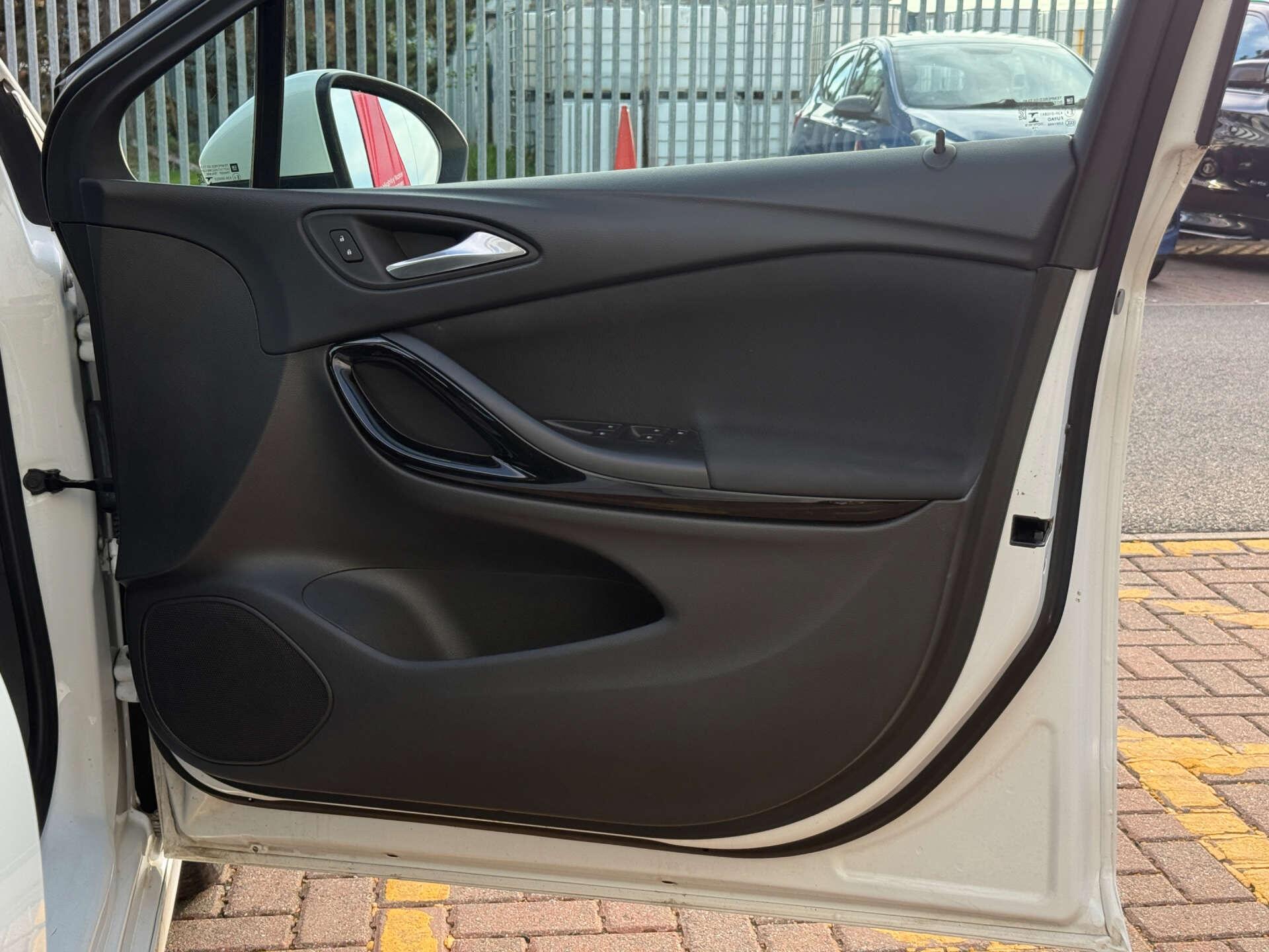 Vauxhall Astra view 16
