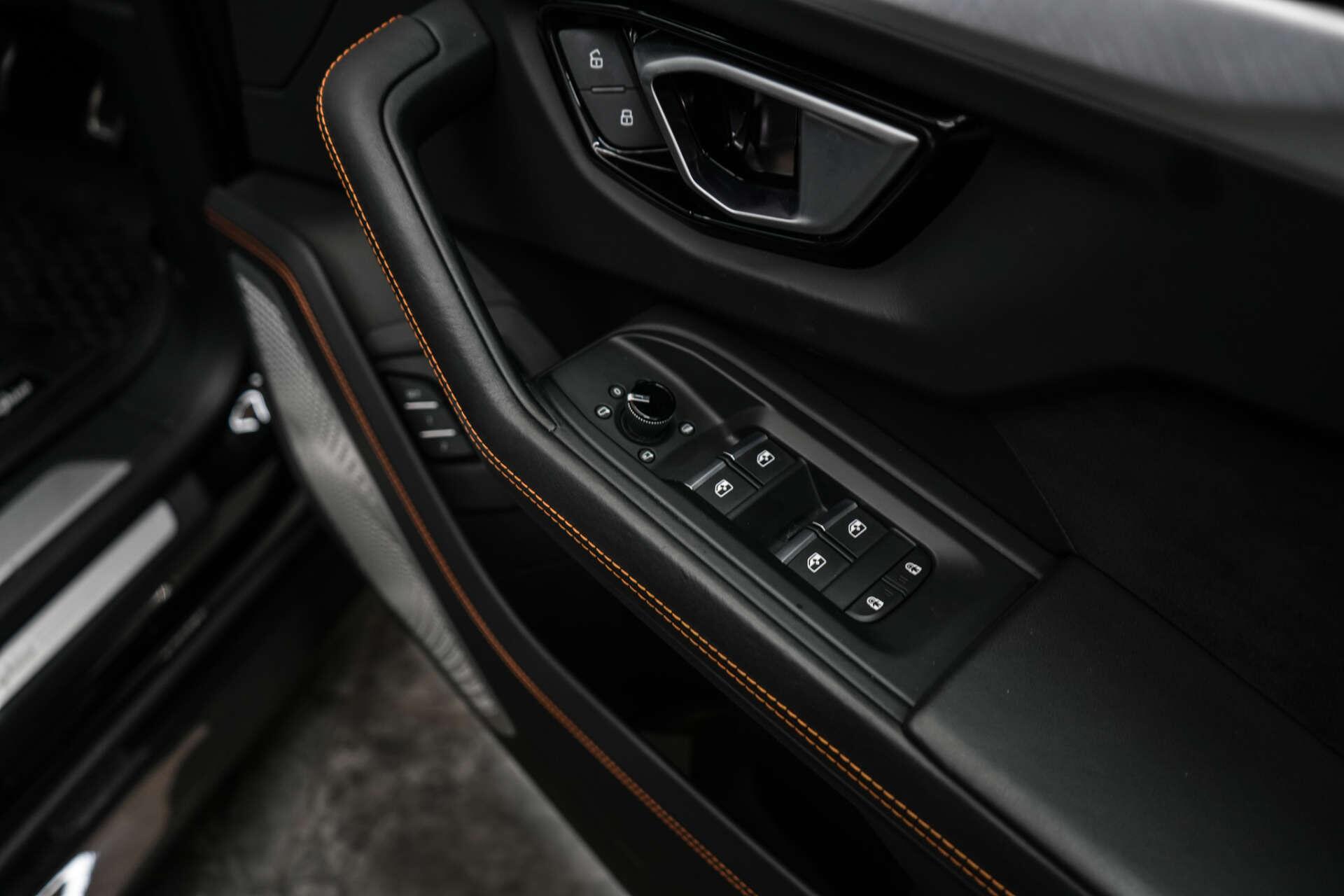 Lamborghini Urus view 31