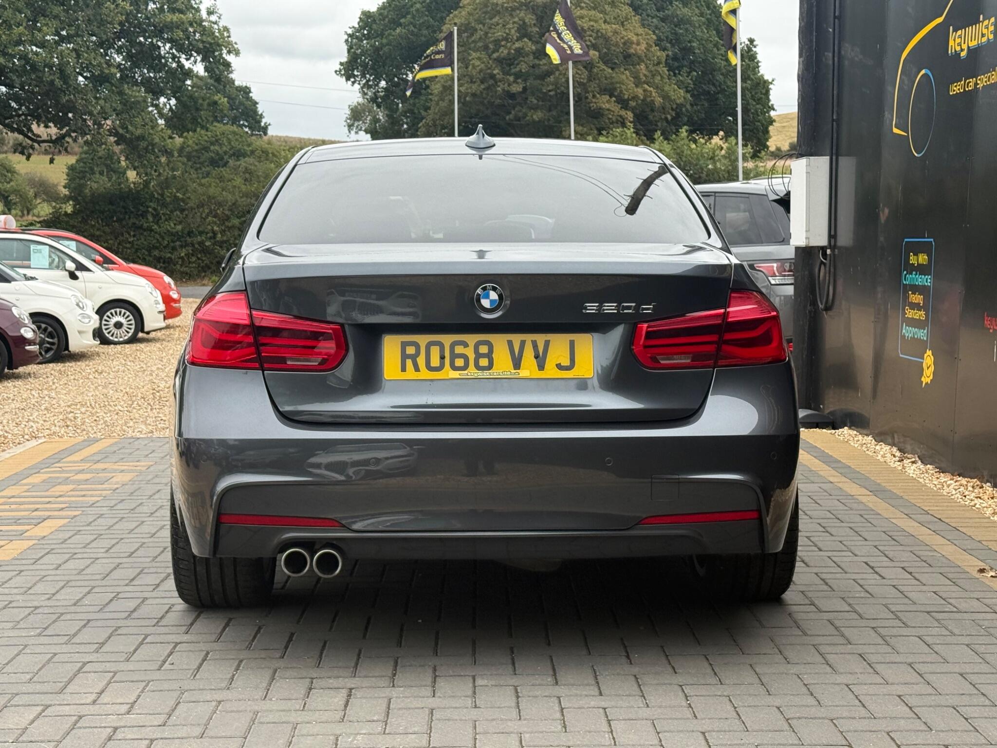 BMW 3 Series view 5