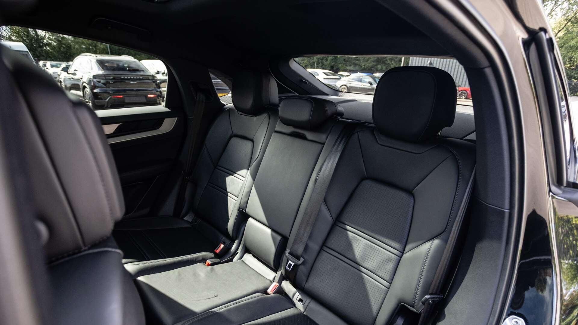 Porsche Cayenne view 16