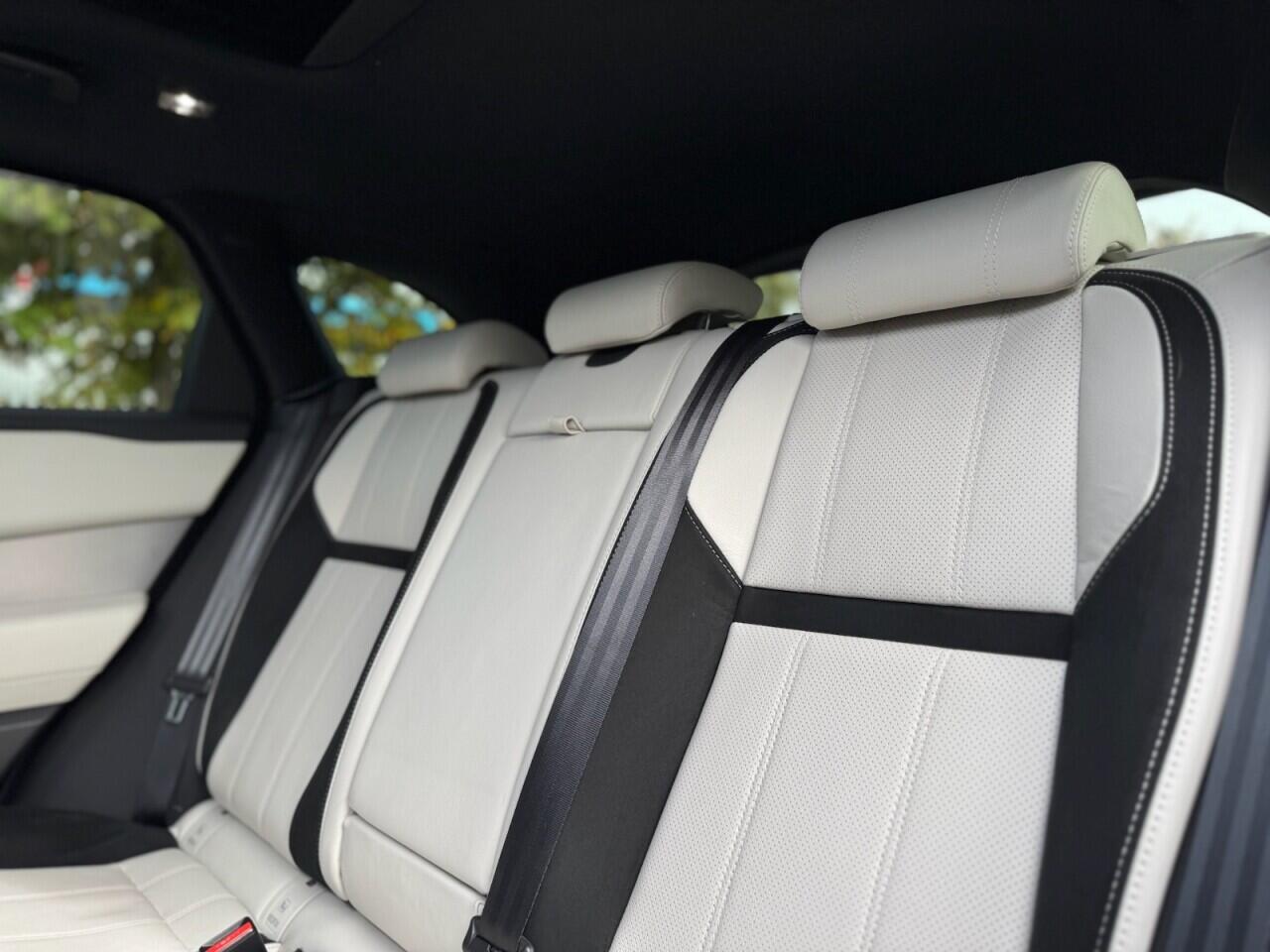 Land Rover Range Rover Velar view 34