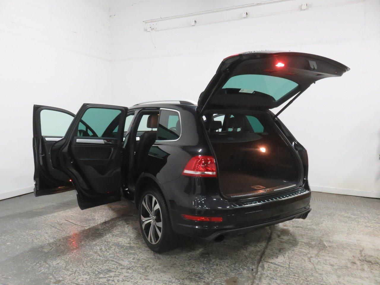 Volkswagen Touareg view 24