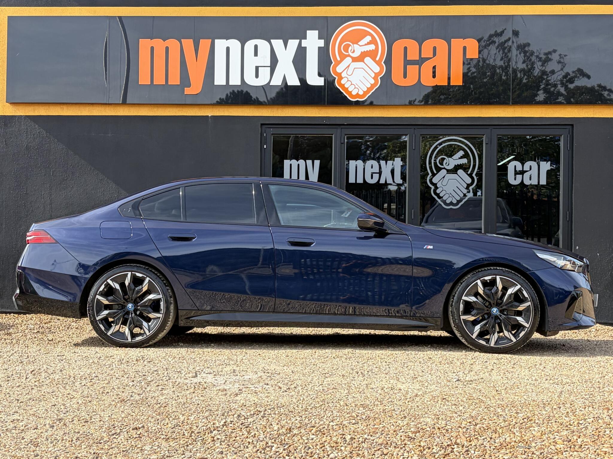 BMW 5 Series view 15