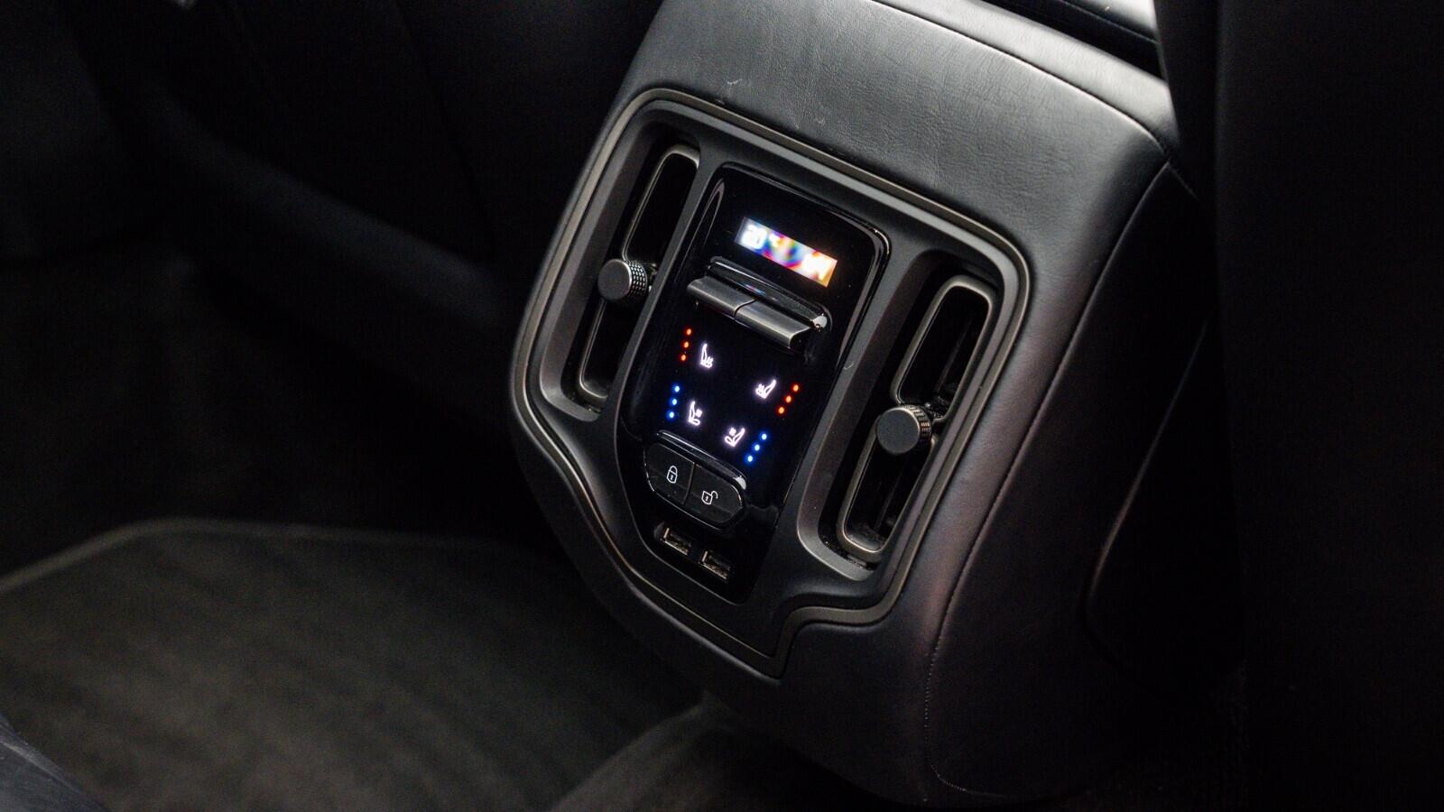 Aston Martin DBX view 10