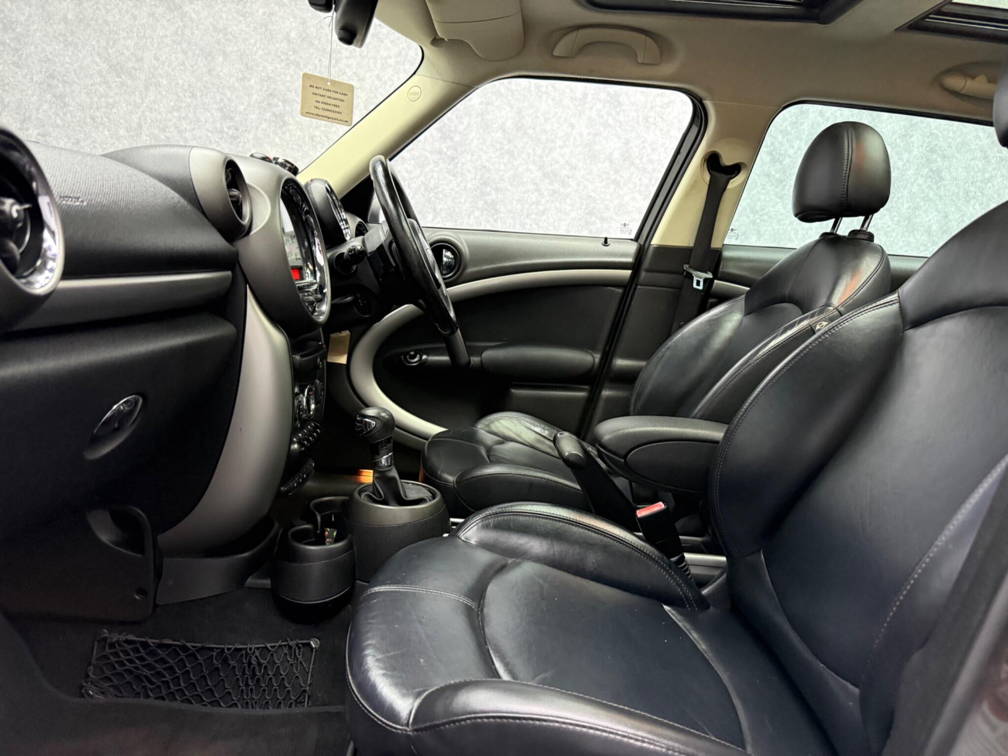 Mini Countryman view 3