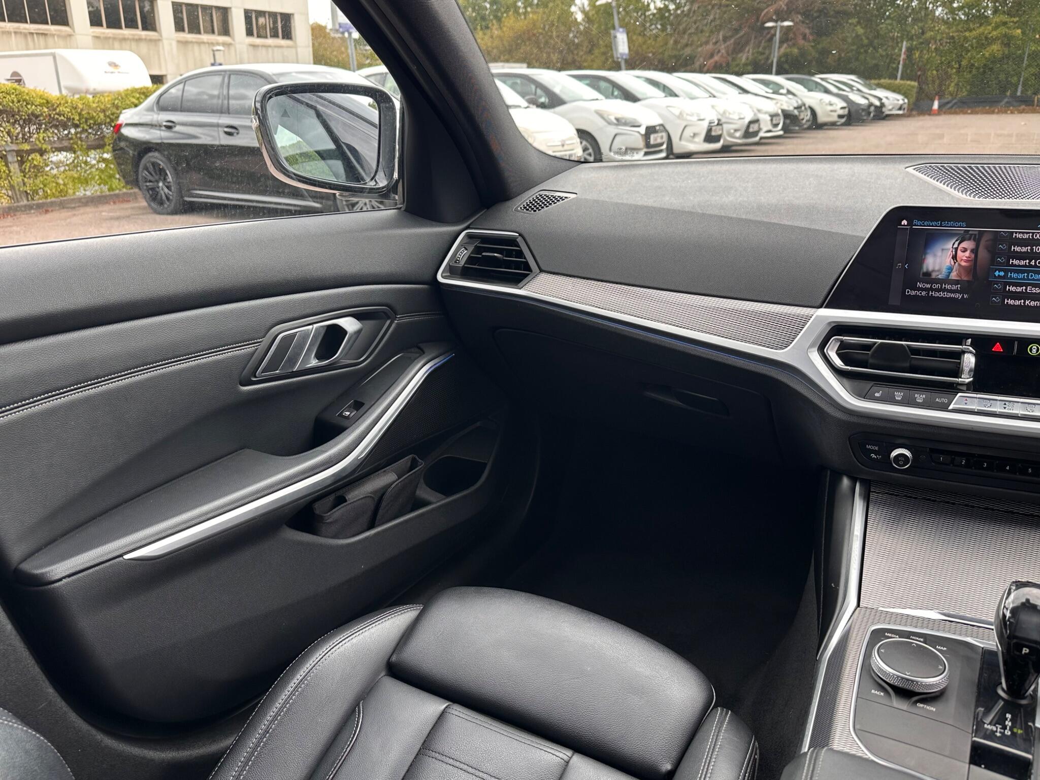 BMW 3 Series view 22