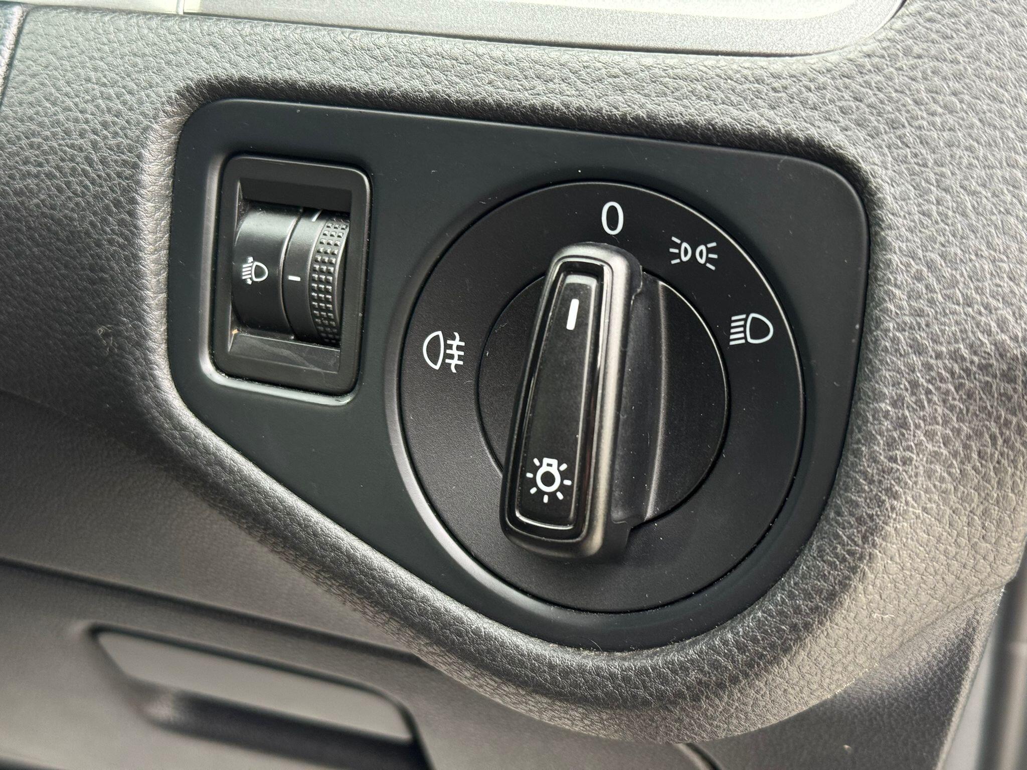 2013 Volkswagen Golf image 11