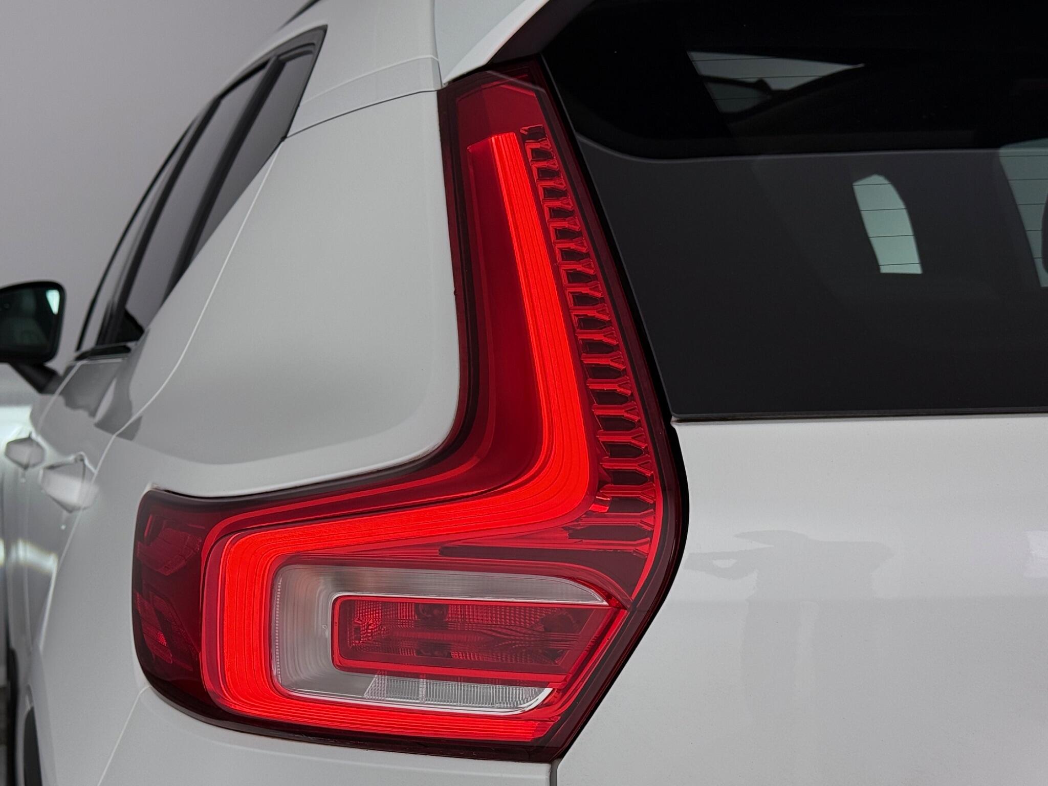 Volvo XC40 view 11