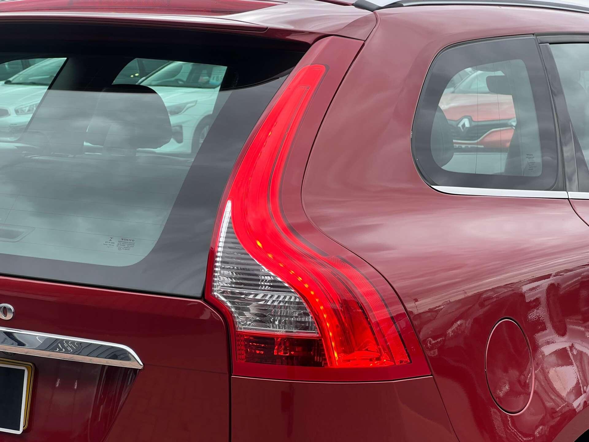 Volvo XC60 view 9