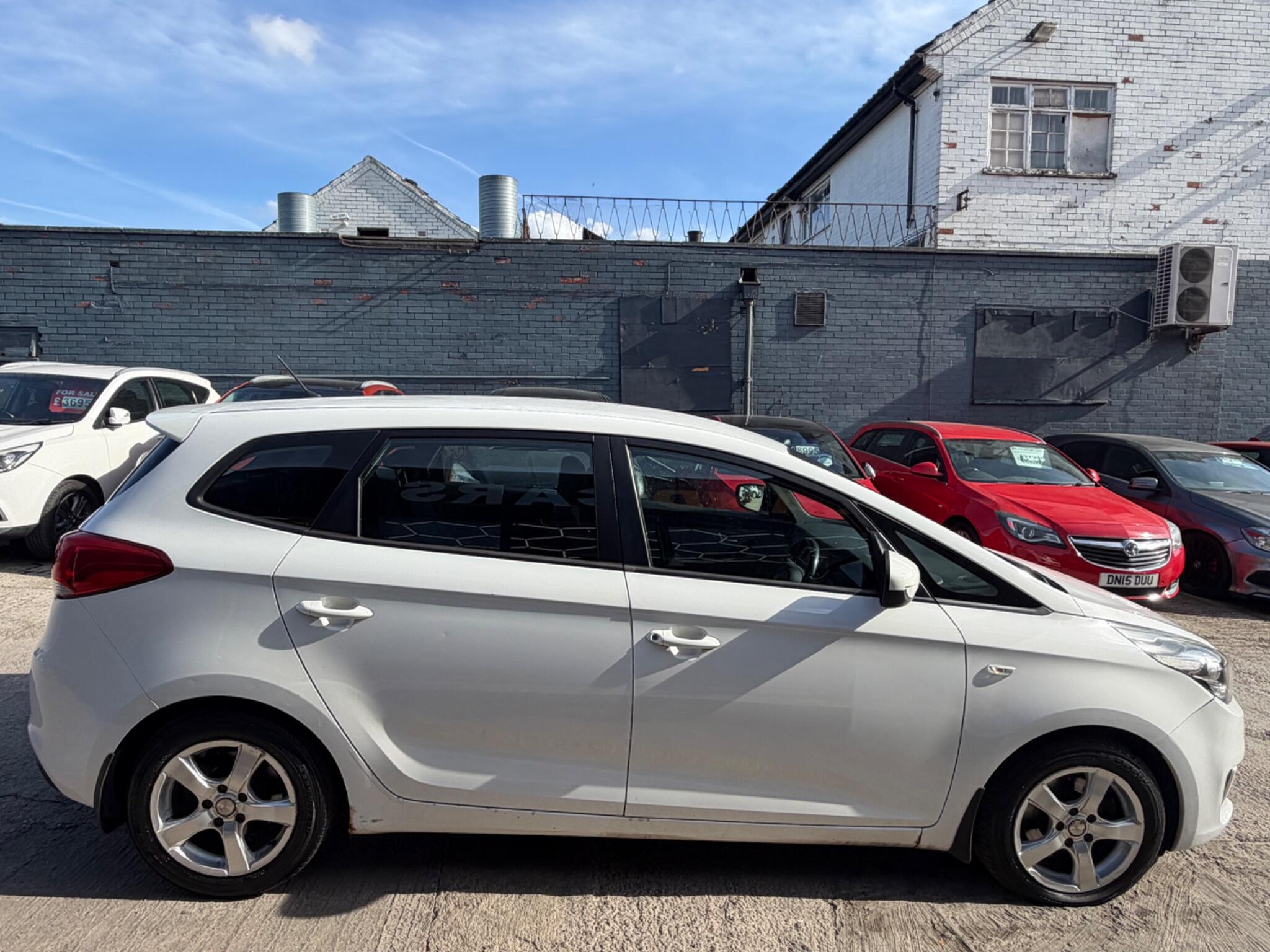Kia Carens view 8