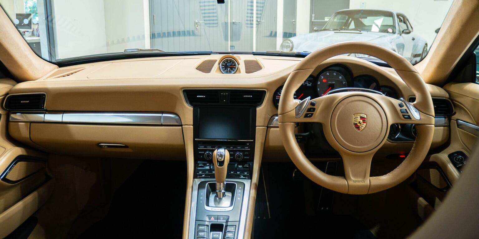 Porsche 911 view 20