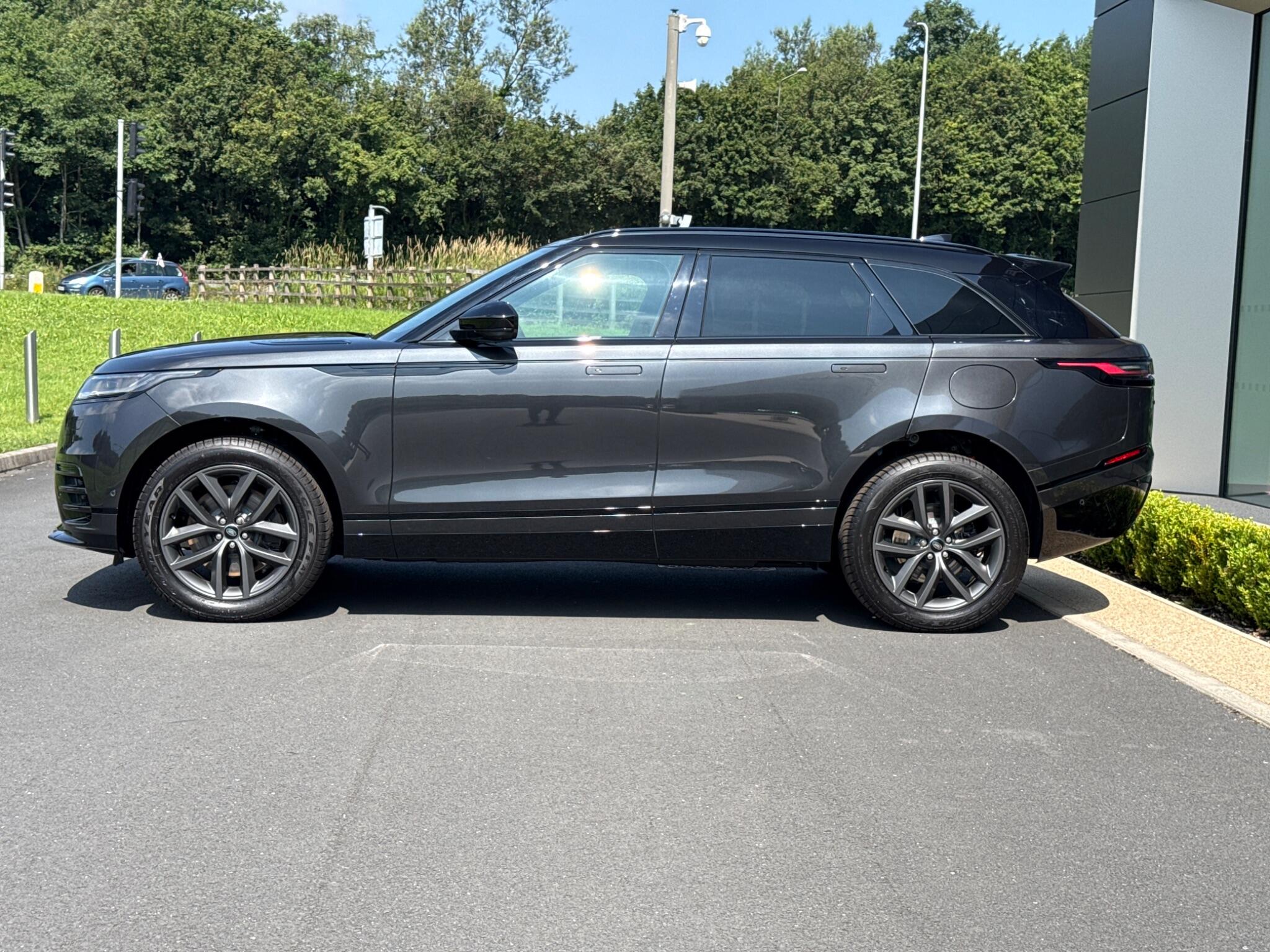 Land Rover Range Rover Velar view 5