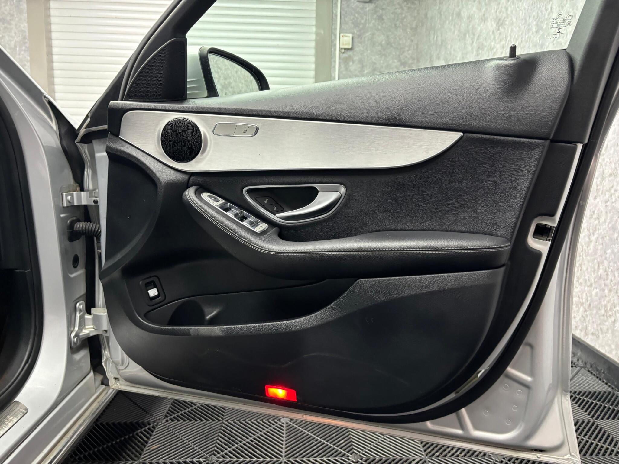 Mercedes-Benz C Class view 14