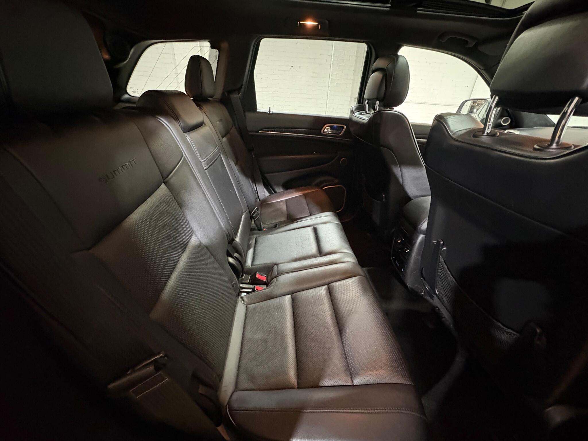 Jeep Grand Cherokee view 49