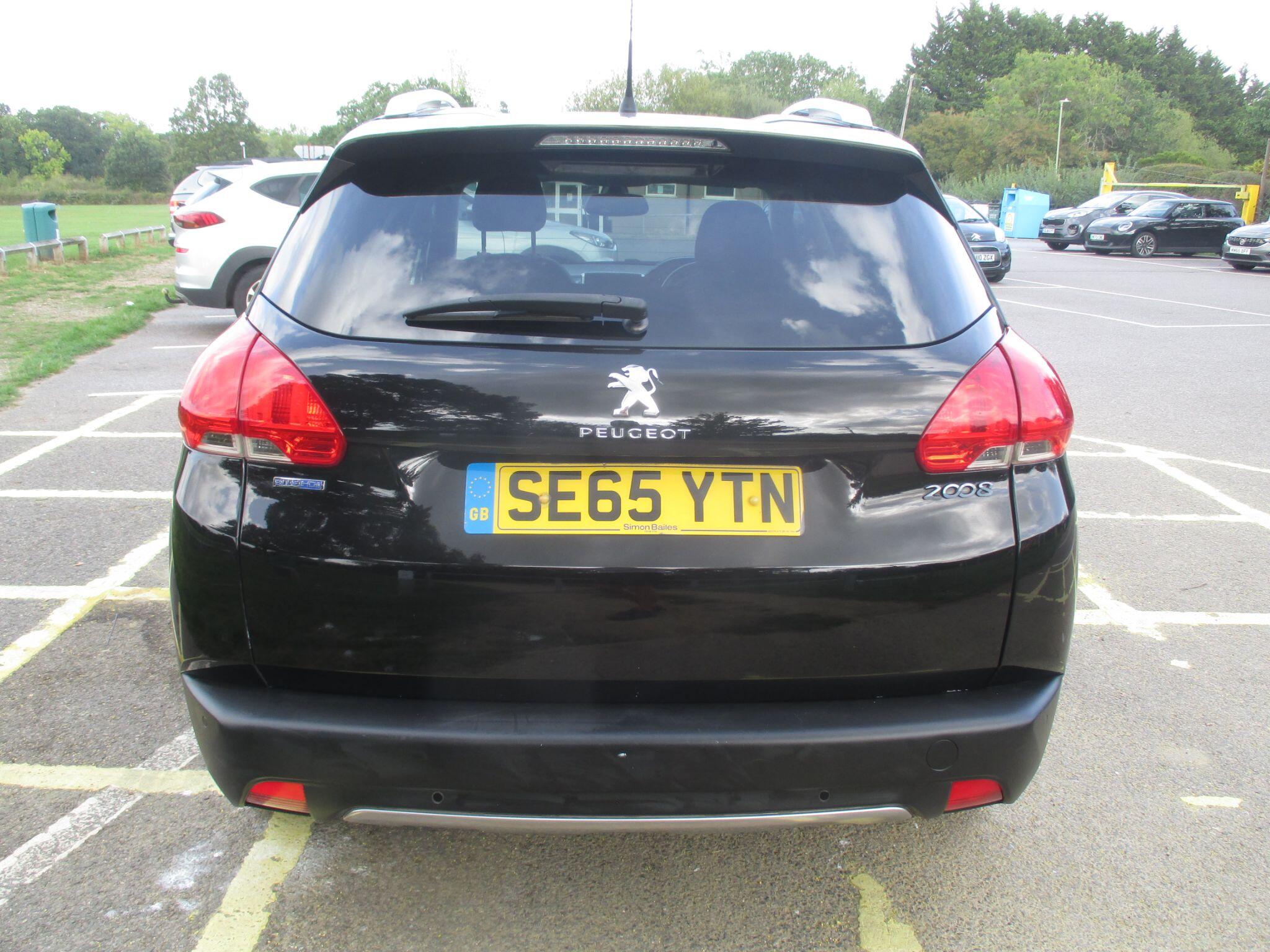 Peugeot 2008 view 11