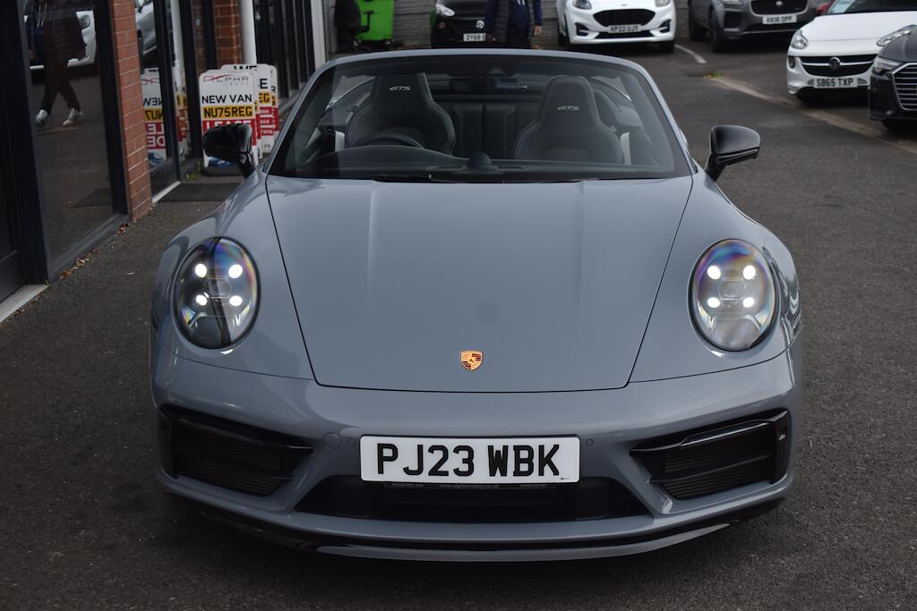 Porsche 911 view 3