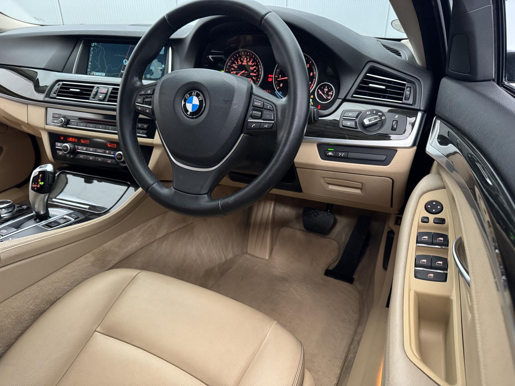 BMW 5 Series view 42