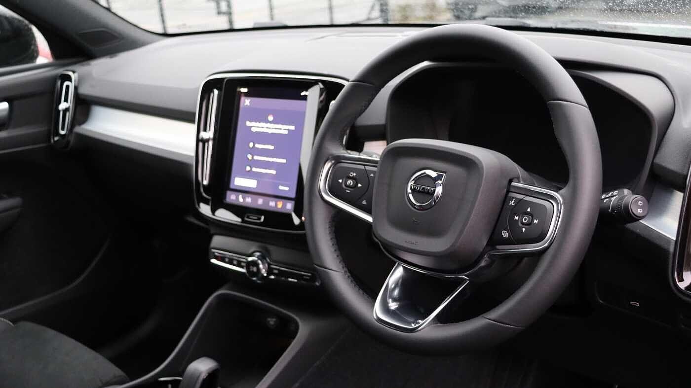 Volvo XC40 view 4