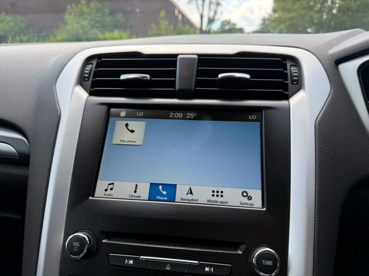Ford Mondeo view 29