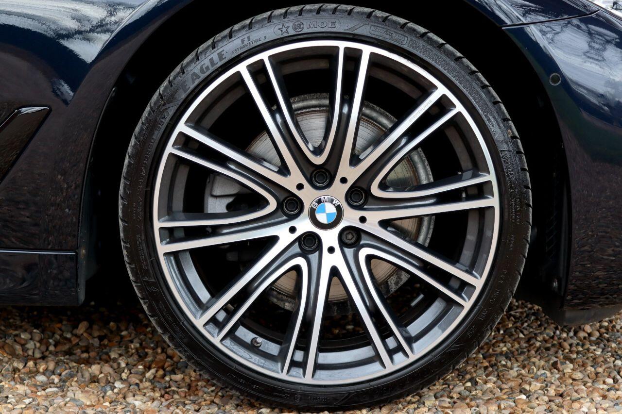 BMW 5 Series view 18