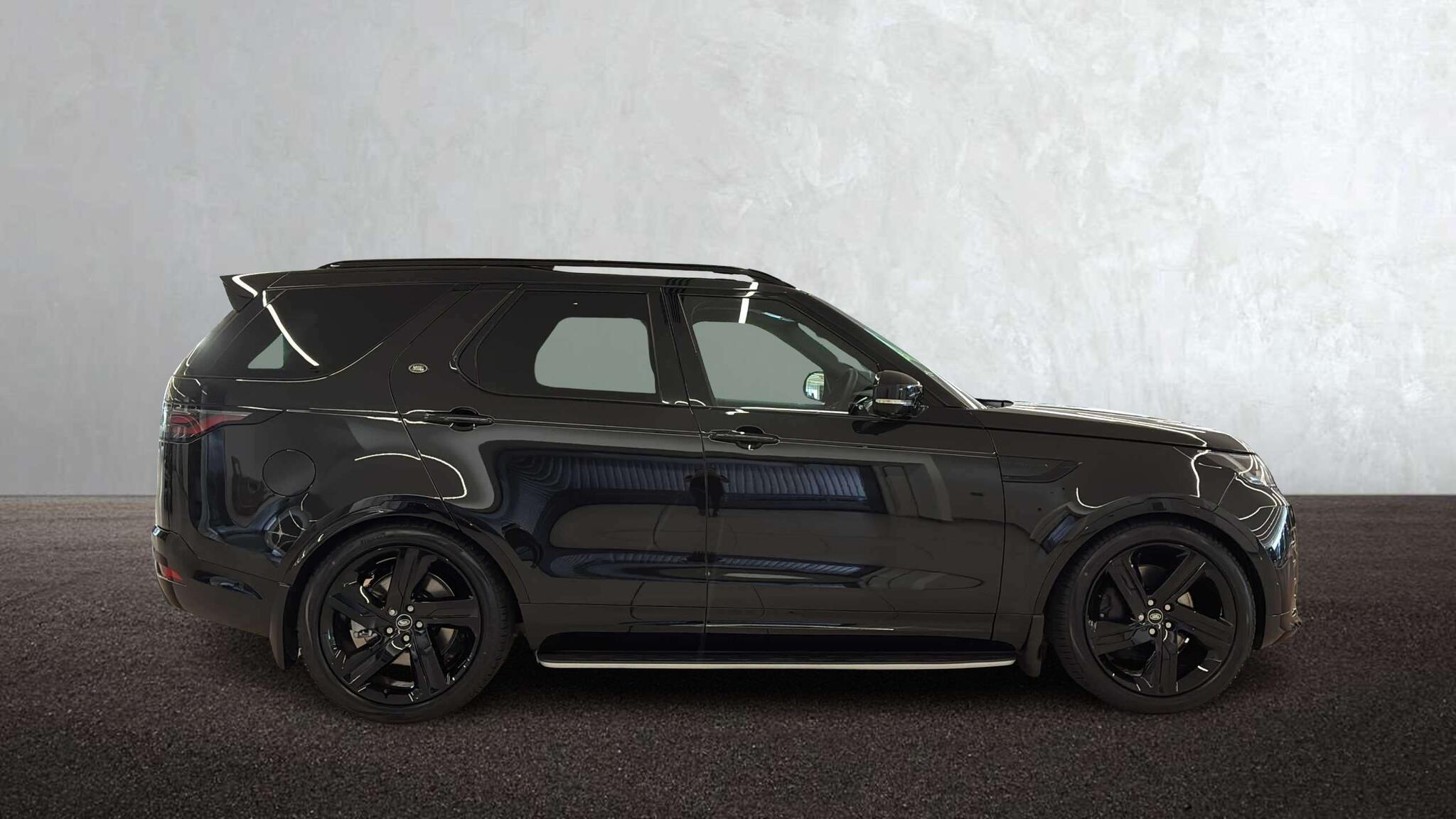 Land Rover Discovery view 5