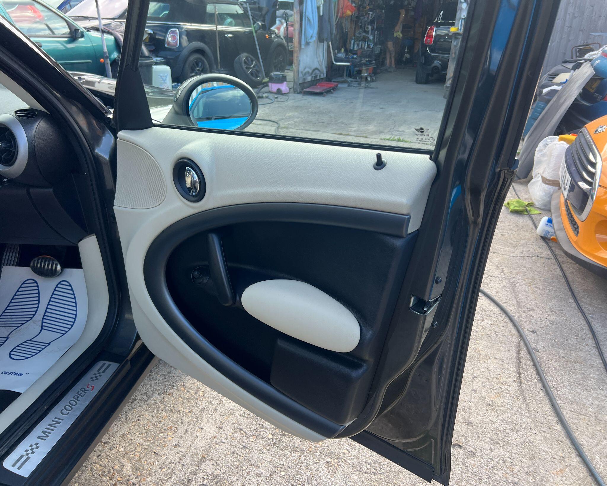 Mini Countryman view 19