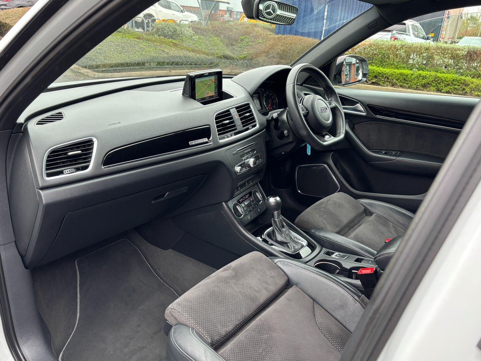 Audi Q3 view 24