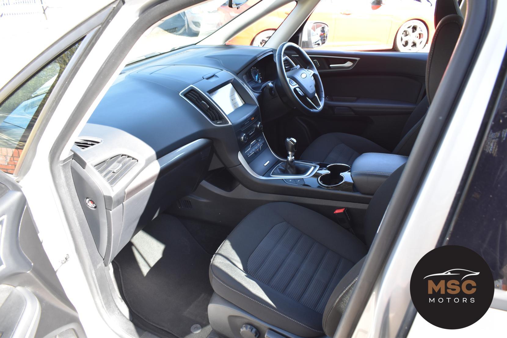 Ford Galaxy view 32
