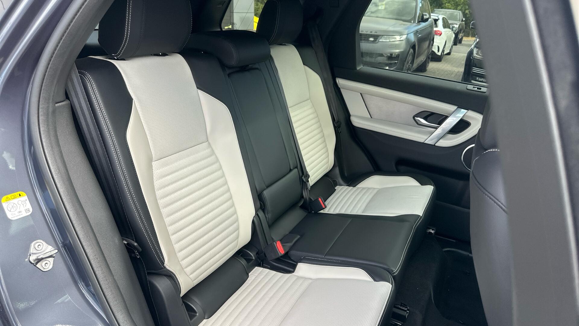 Land Rover Discovery Sport view 28