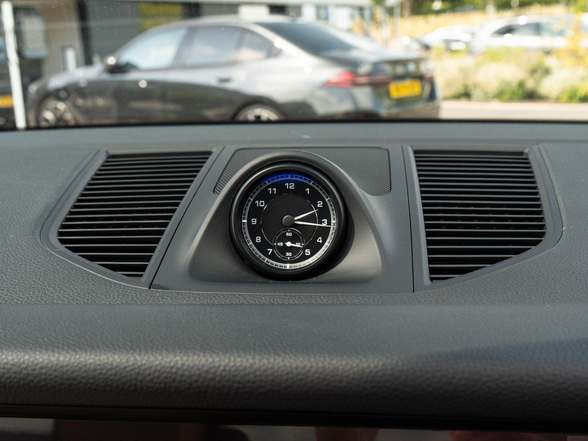 Porsche Macan view 32