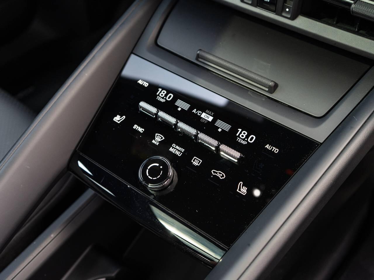 Porsche Macan view 25