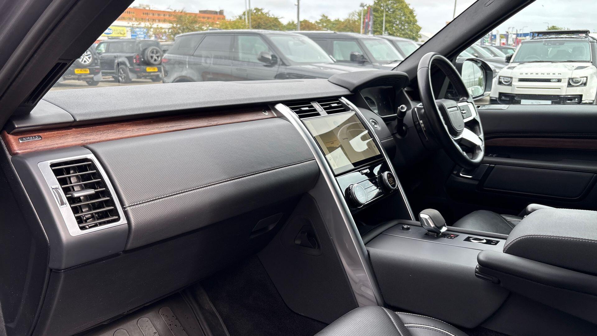 Land Rover Discovery view 27