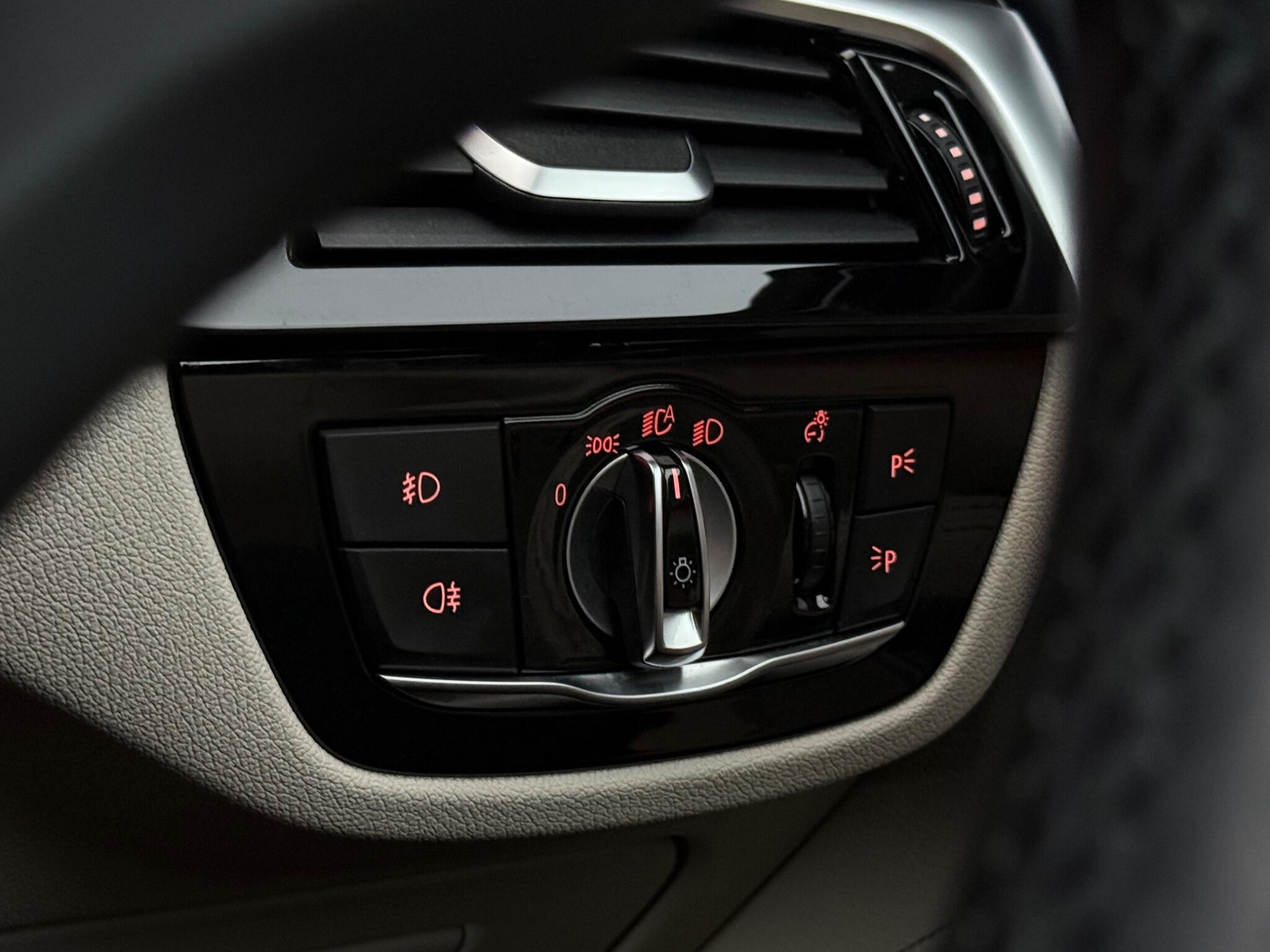 BMW 5 Series view 18
