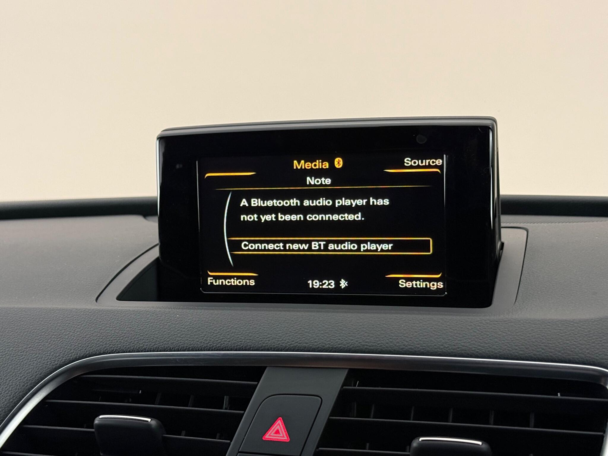 Audi Q3 view 23