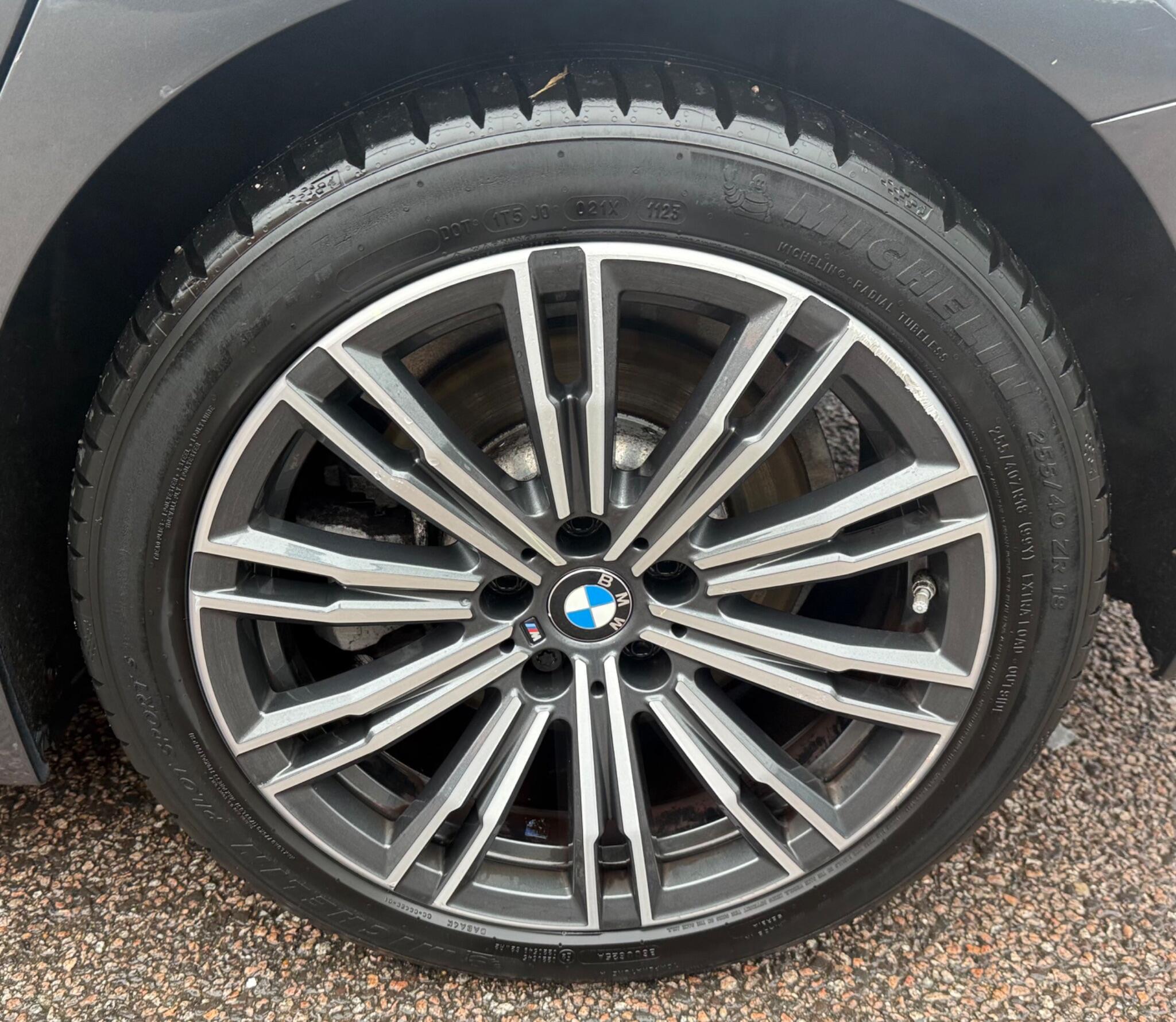 BMW 3 Series view 11