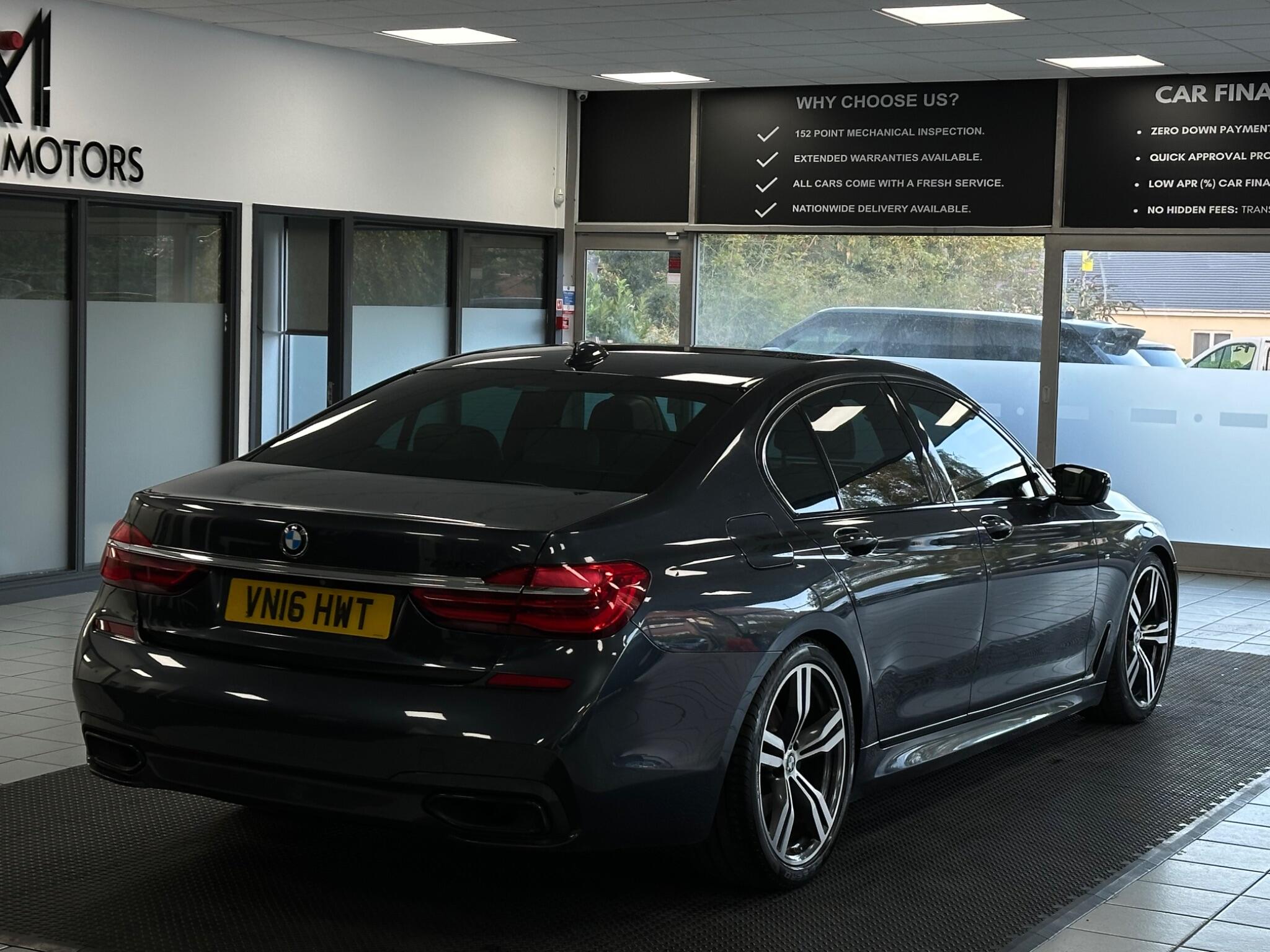 BMW 7 Series view 14