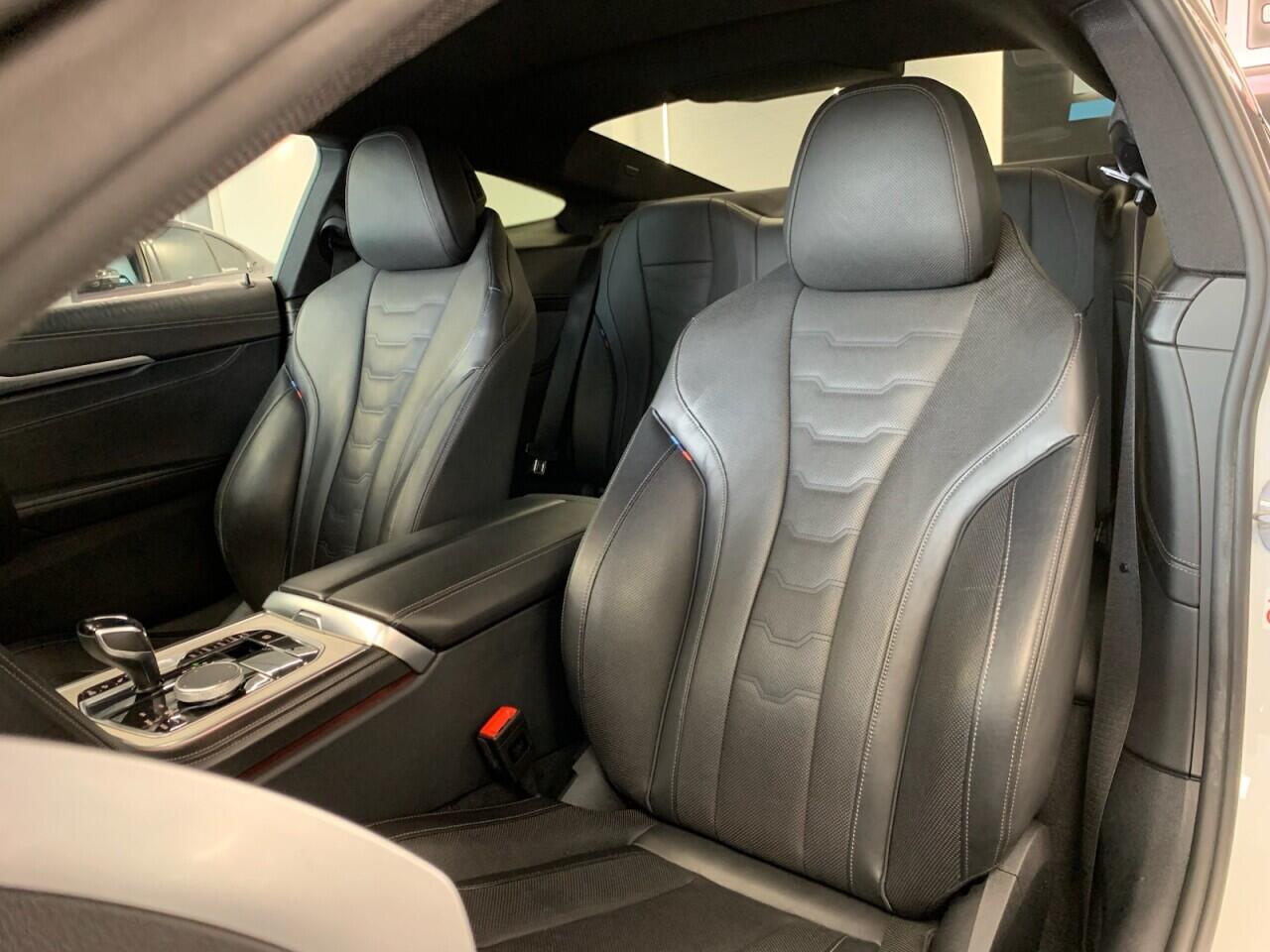 BMW 8 Series view 27