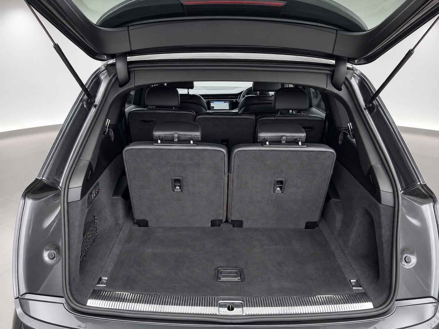 Audi Q7 view 53