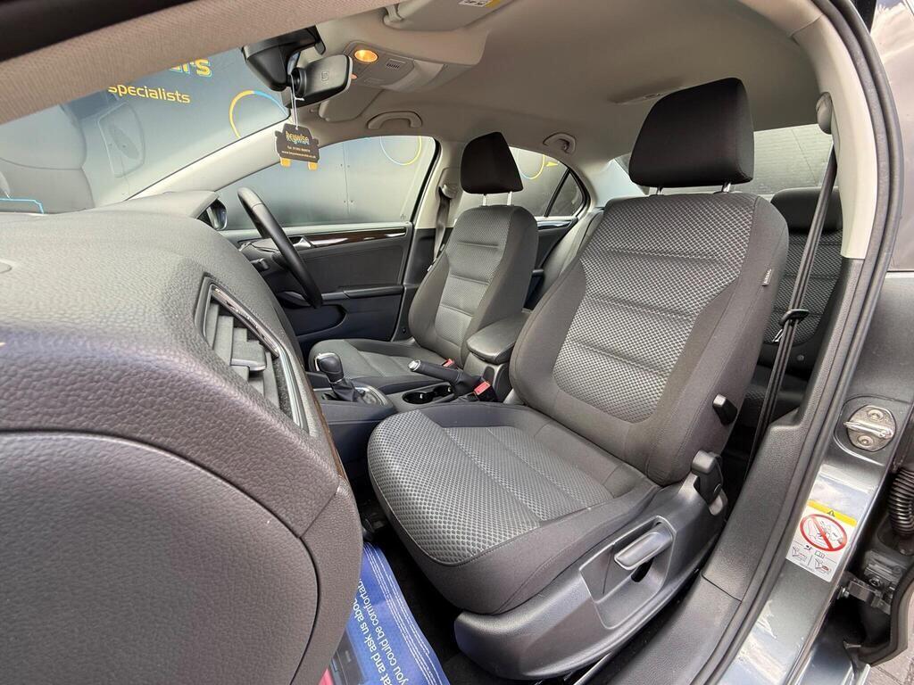 Volkswagen Jetta view 19