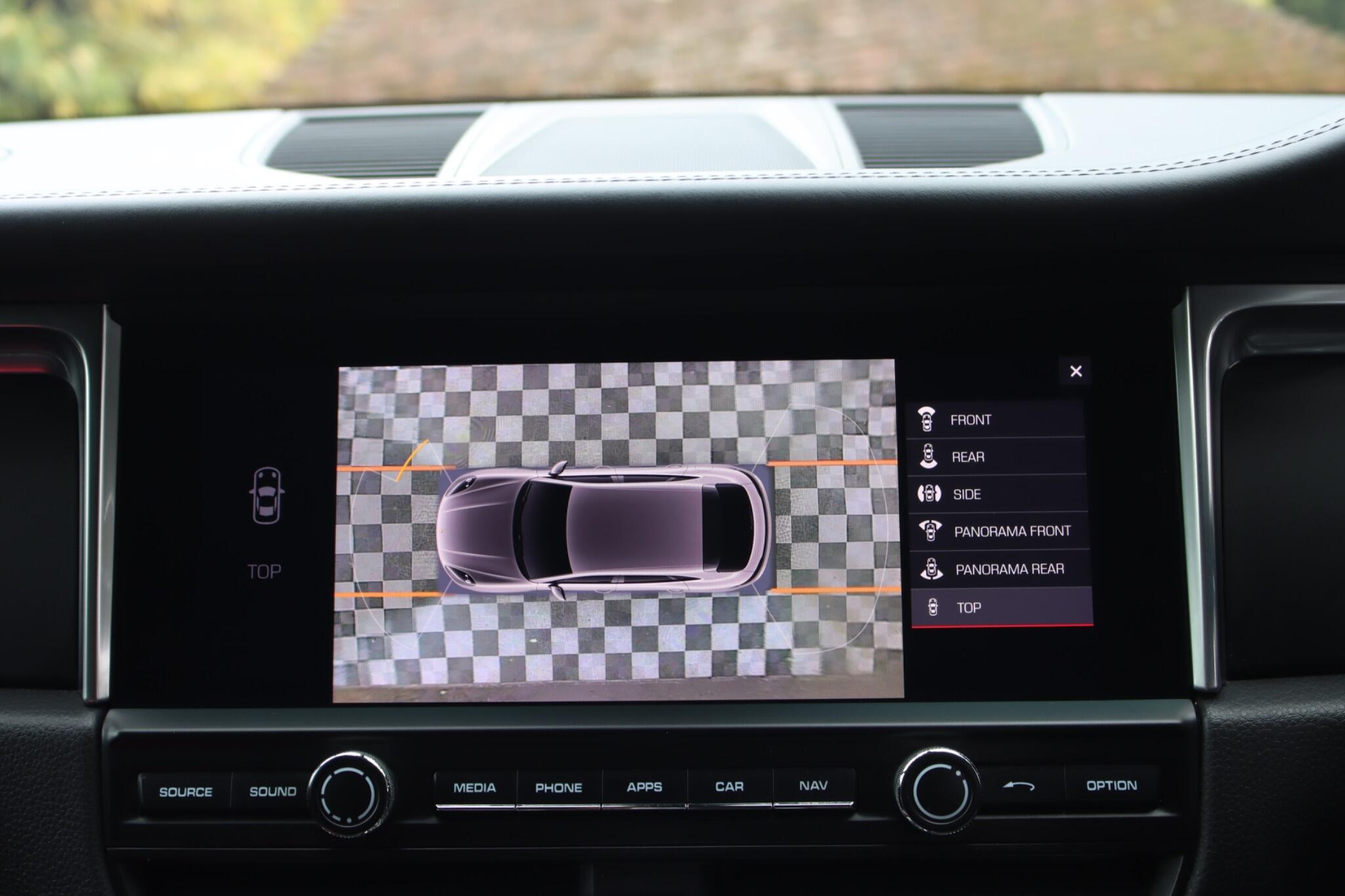 Porsche Macan view 69