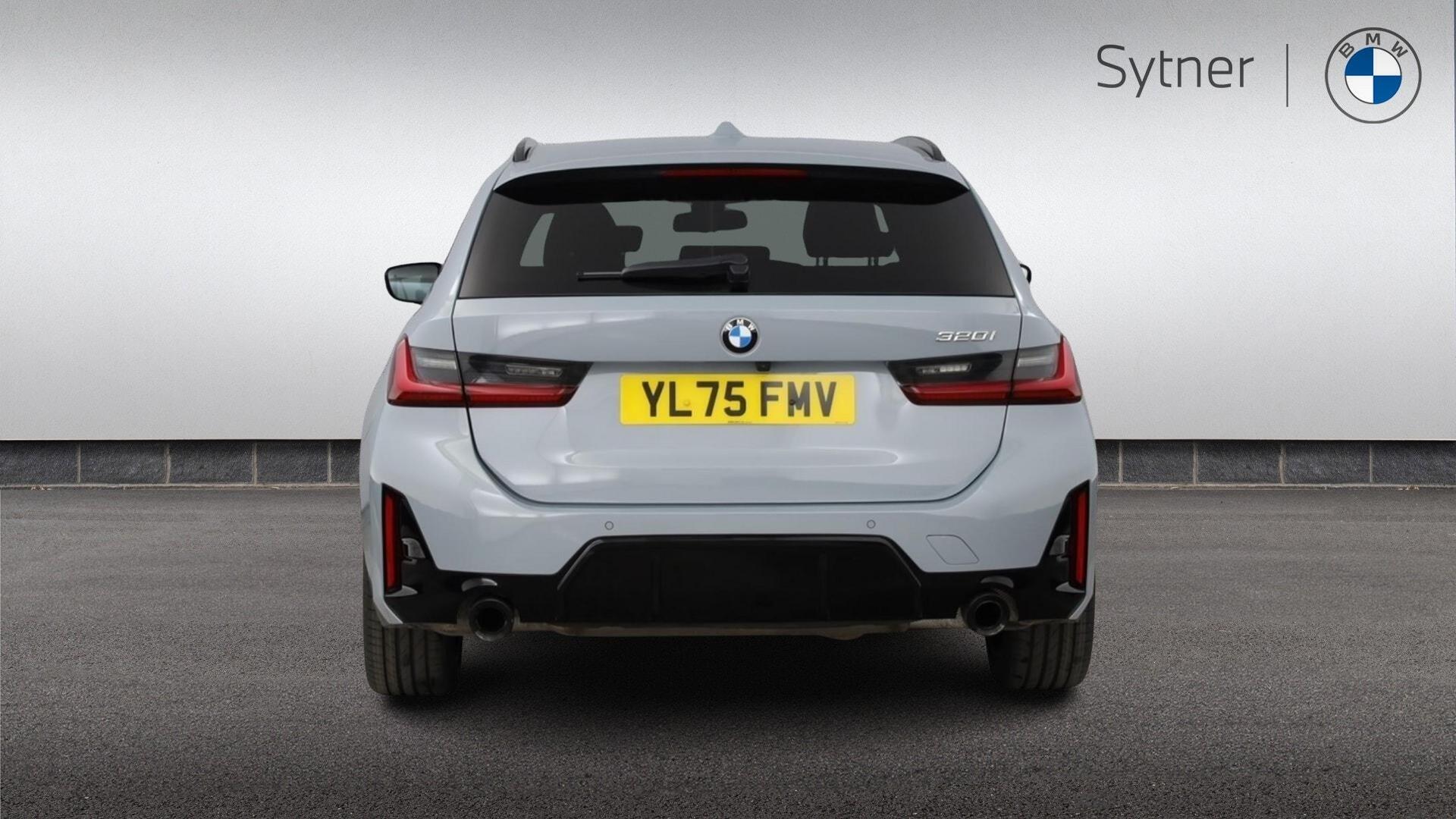 BMW 3 Series view 15