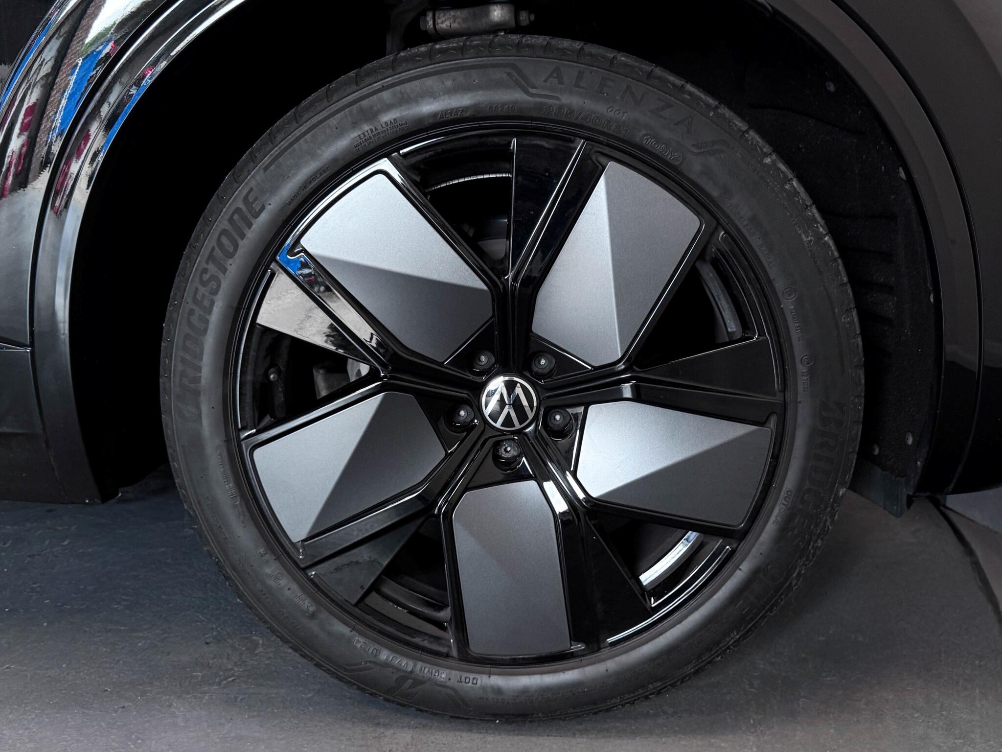 Volkswagen Touareg view 75