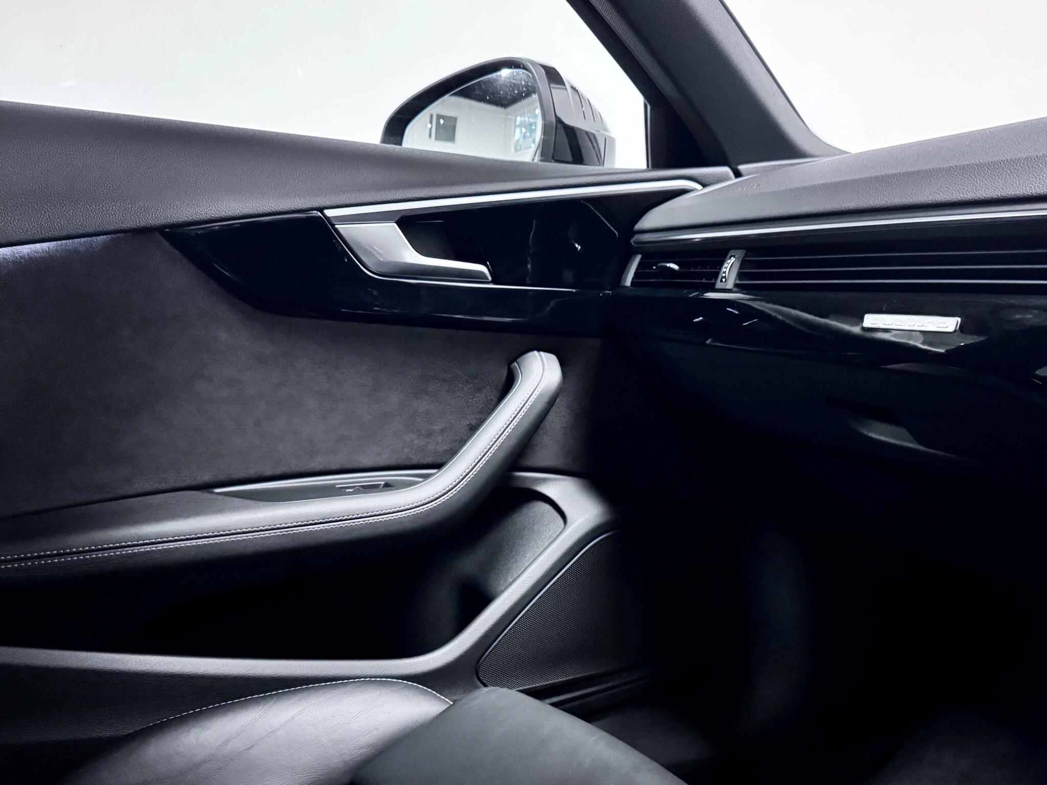 Audi S4 view 29