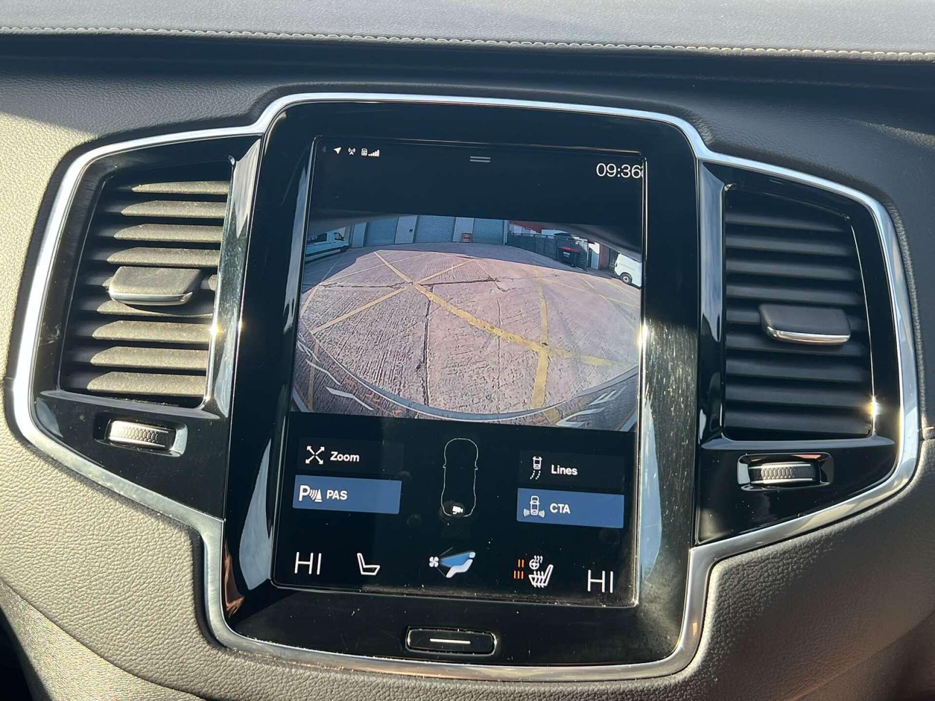 Volvo XC90 view 10