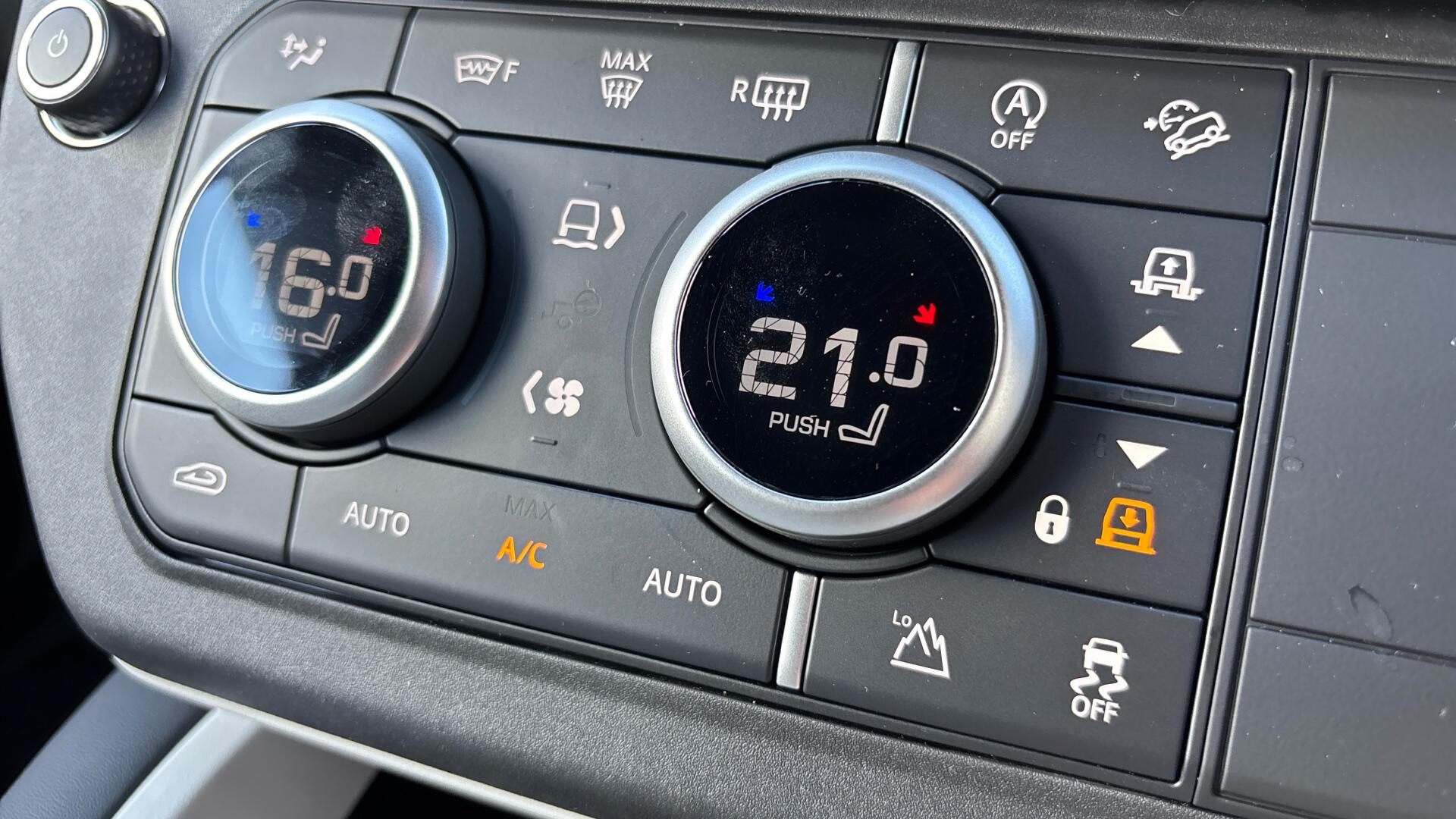 Land Rover Defender view 38