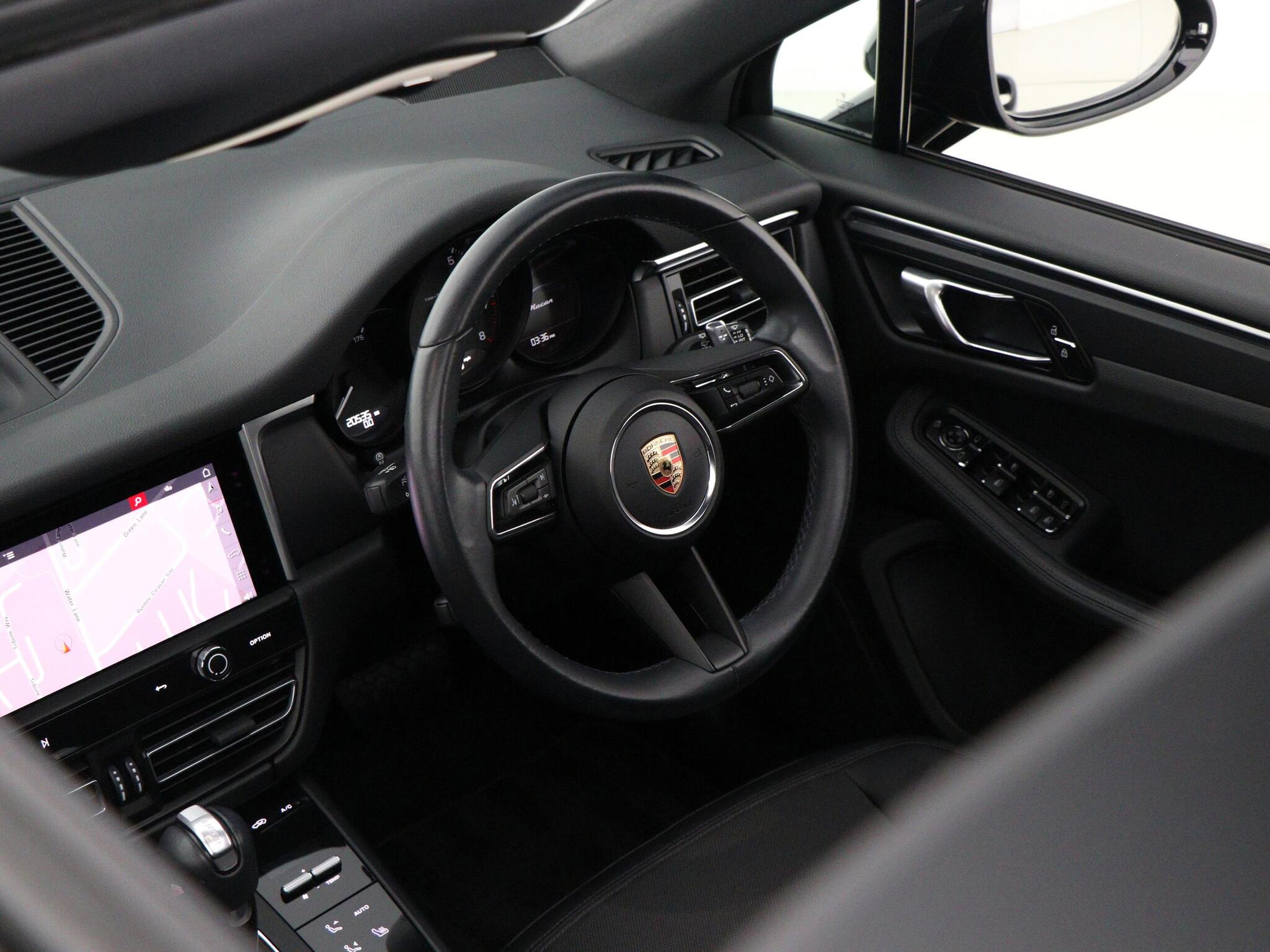 Porsche Macan view 33