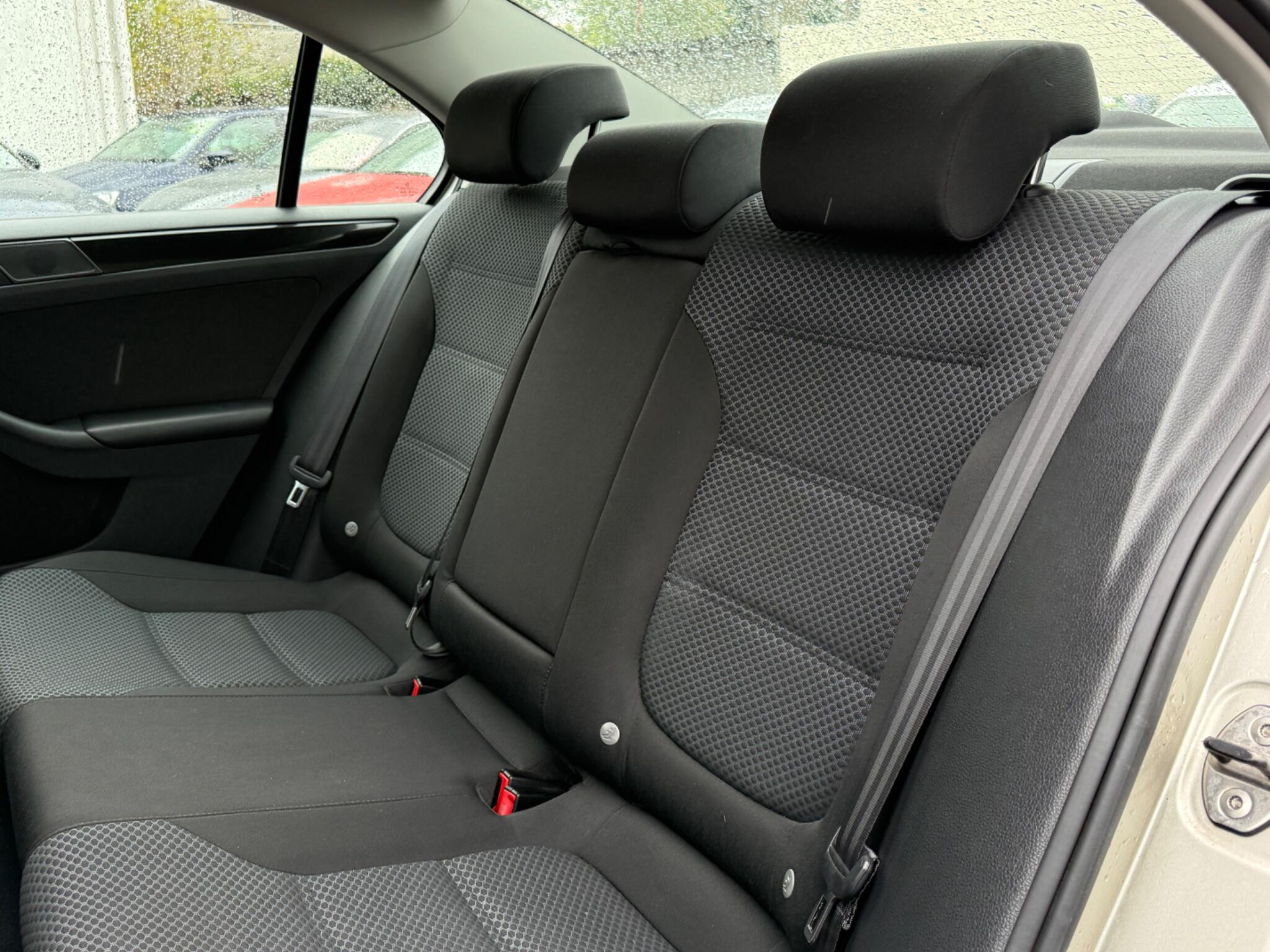 Volkswagen Jetta - Image 54
