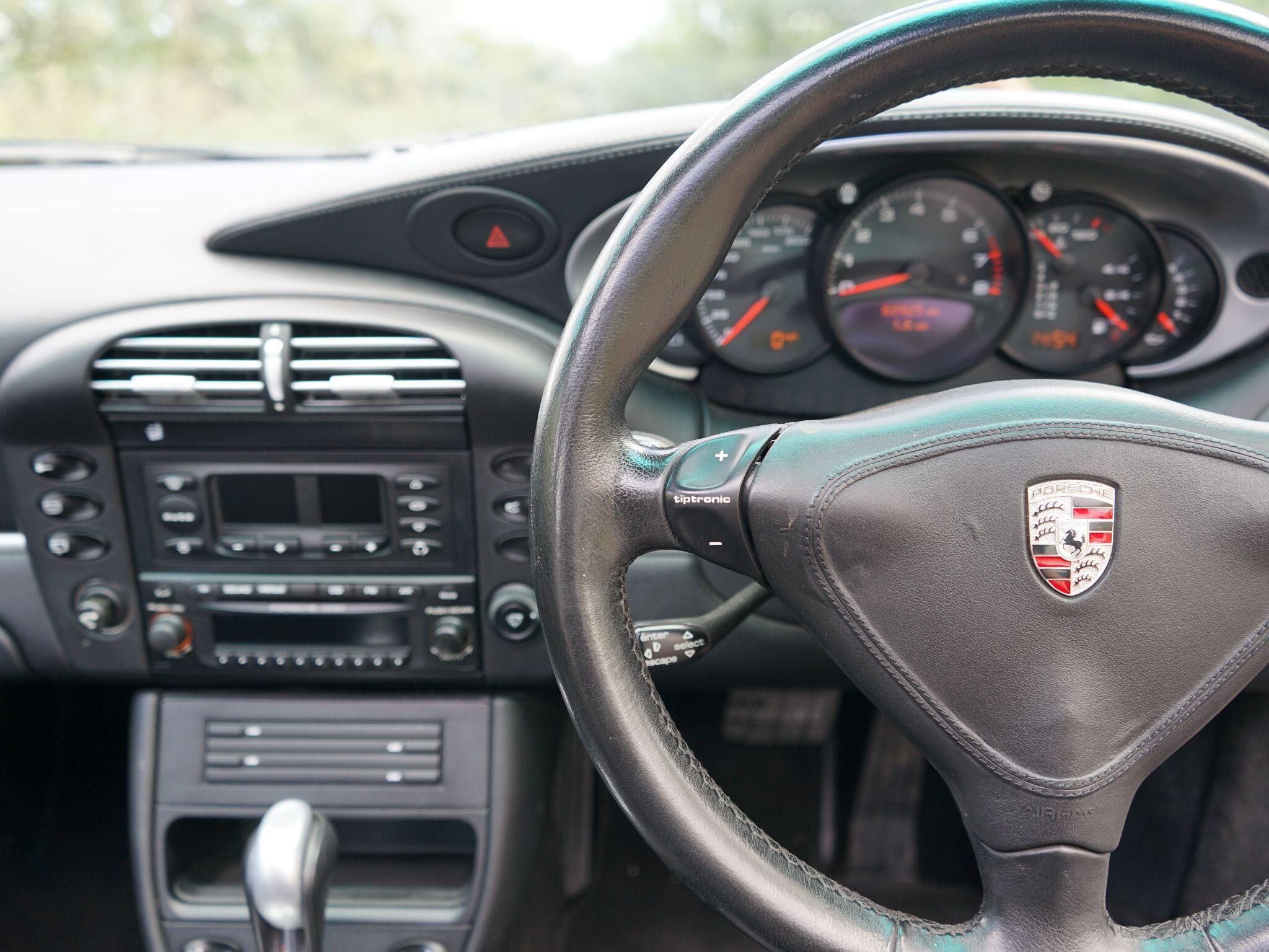 Porsche 911 view 8