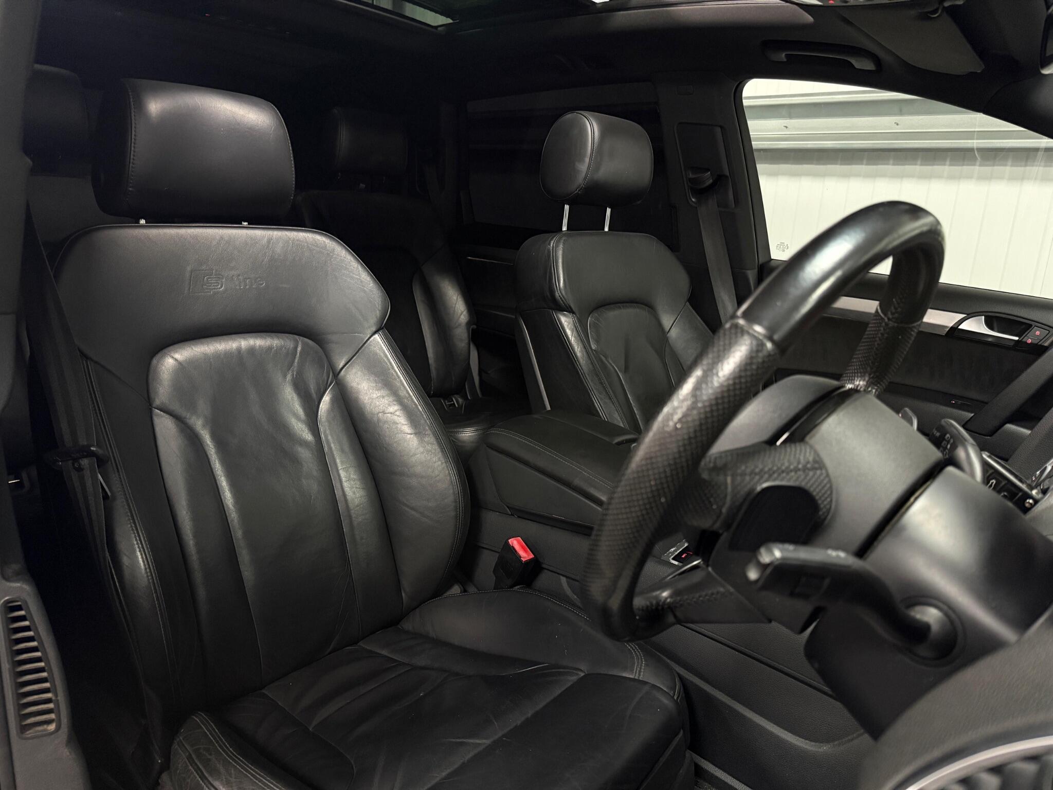 Audi Q7 view 16
